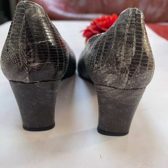 STUART WEITZMAN Snake Print Leather Chunky Heels 7 1/2 M - Picture 6 of 7